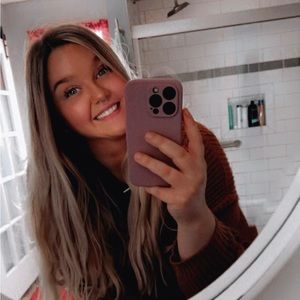 Meet your Posher, Cassandra